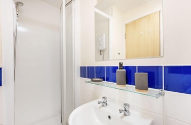 Platinum Ensuite, Rockingham House, Broad Lane, City Centre, Sheffield - Image 2