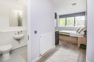 Classic Plus Studio, Headrow Court, Park Cross Street, Hyde Park, Leeds - Image 3