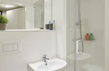 Starter En-suite, LIV Student Sheffield, 131 Ecclesall Road, City Centre, Sheffield - Image 3