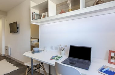 Budget Studio, Berkshire House, 252-256 Kings Road, City Centre, Reading - Image 2