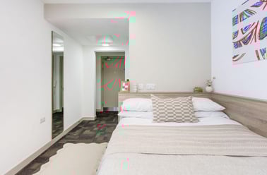 Superior Plus Studio, Berkshire House, 252-256 Kings Road, City Centre, Reading - Image 3