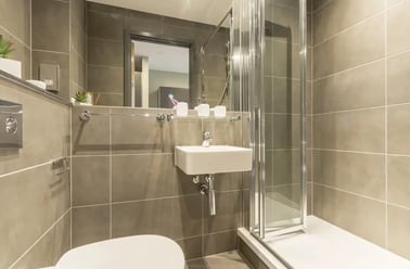 2 Bed Apartment Bathroom