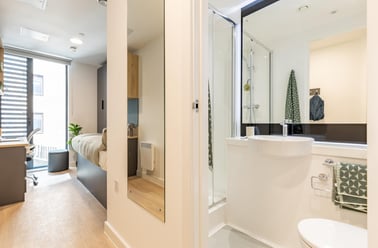 Classic Ensuite, Fabric, 77 Talbot Street, Lenton, Nottingham - Image 3