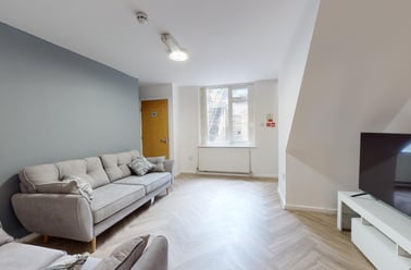 Moorland Avenue, Hyde Park, Leeds - Image 2