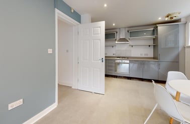 St Anns Court, Kirkstall, Leeds - Image 3