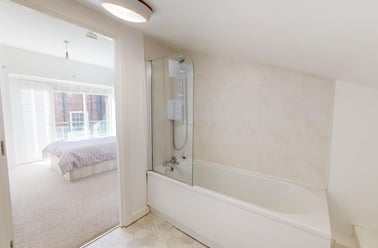 Yalta Court, Woodhouse, Leeds - Image 3