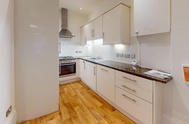 Buckingham House, Hyde Park, Leeds - Image 2