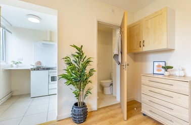 Large Studio, Brooke Hall, 17 Flodden Road, Lambeth, London - Image 2