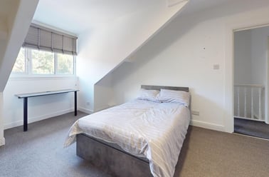 Moorland Avenue, Hyde Park, Leeds - Image 3