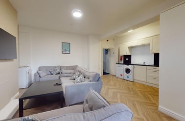 Moorland Avenue, Hyde Park, Leeds - Image 2