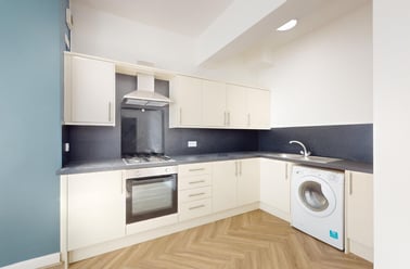 Moorland Avenue, Hyde Park, Leeds - Image 3