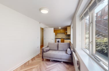 Yalta Court, Woodhouse, Leeds - Image 3