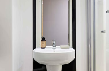 standard En-suite, Saw Mill, King's Mill Lane, City Centre, Huddersfield - Image 3