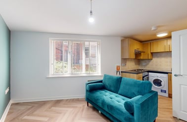 Yalta Court, Woodhouse, Leeds - Image 3