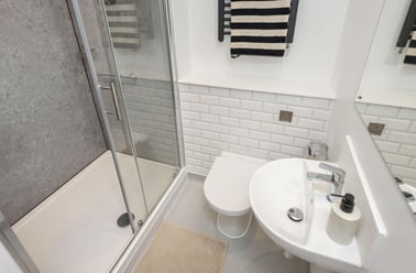 Classic Studio, Headrow Court, Park Cross Street, Hyde Park, Leeds - Image 3