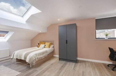 Sky Light Plus Studio, Headrow Court, Park Cross Street, Hyde Park, Leeds - Image 3