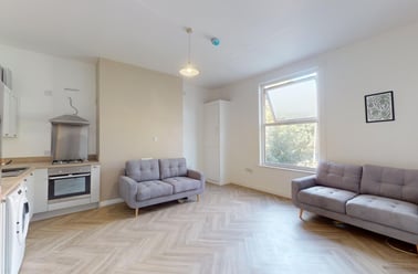 Moorland Avenue, Hyde Park, Leeds - Image 3