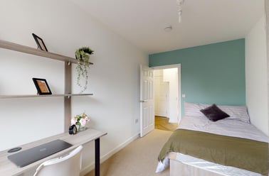 St Michaels Lane, Headingley, Leeds - Image 3