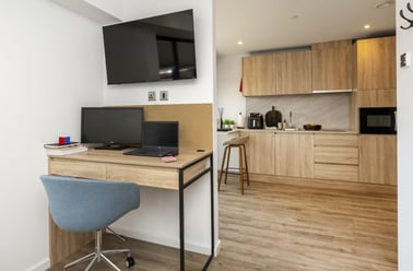 Premium Terrace Studio, The Fabric Works, 4 Leylands Road, Hyde Park, Leeds - Image 3