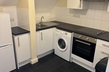 The Avenue, West End, Lincoln - Image 2