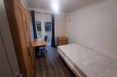 Oundle Drive, Lenton, Nottingham - Image 3