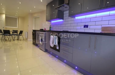 Hyde Park Road, Hyde Park, Leeds - Image 2