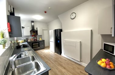 Derby Road, City Centre, Loughborough - Image 2