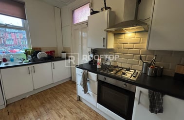 Brudenell Road, Hyde Park, Leeds - Image 3