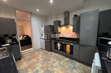 Brudenell Road, Hyde Park, Leeds - Image 3