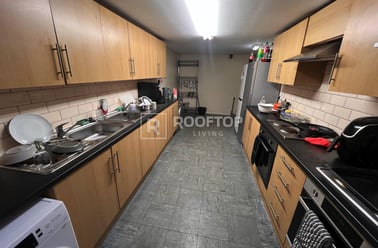 Ash Grove, Hyde Park, Leeds - Image 2