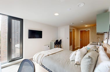 Deluxe Plus Studio, Burnsall House, 101 Burnsall Road, Earlsdon, Coventry - Image 2