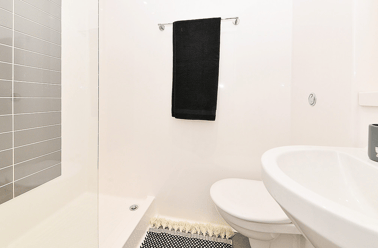 Bronze Ensuite, Plymouth Cross House, 6 Raleigh Street, City Centre, Plymouth - Image 2