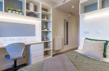 4 Bed Classic Ensuite, Saltwater Place, Notte Street, The Hoe, Plymouth - Image 2