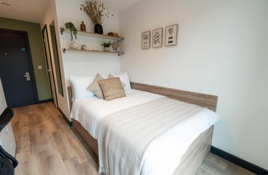 Bronze Plus En Suite, Leonardo, 8 Great George Street, City Centre, Leeds - Image 2