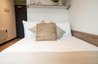 Bronze Plus En Suite, Leonardo, 8 Great George Street, City Centre, Leeds - Image 3