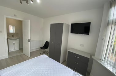 Queens Road, Beeston, Nottingham - Image 3