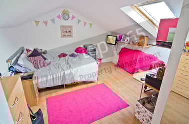 Nottingham, Lenton - Image 2