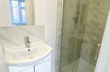 Warwick Avenue, Lenton Abbey, Nottingham - Image 3