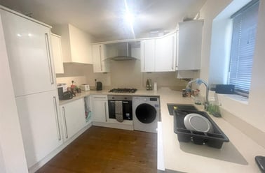 Yeomans Court, Lenton, Nottingham - Image 2