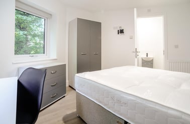 Queens Road East, Lenton Abbey, Nottingham - Image 3