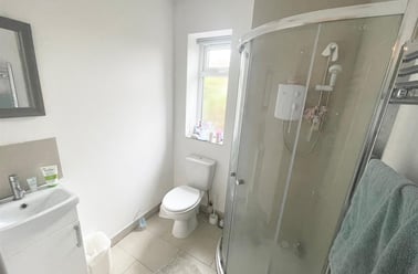 Middle Street, Beeston, Nottingham - Image 3