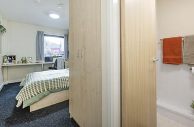 Classic 4 Bed Ensuite, The Pinnacles, Broad Street, City Centre, Sheffield - Image 3