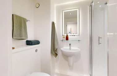 Deluxe Ensuite Ground, Bridgeside, Radmarsh Road, Lenton, Nottingham - Image 3