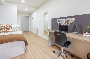 Standard Studio Plus, Broadway Studios, Renfield Street, City Centre, Glasgow - Image 2