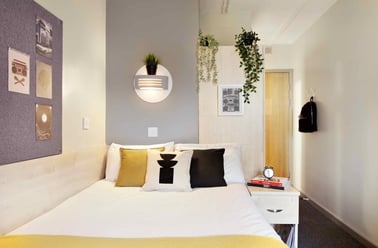 258_ST THOMAS COURT CLASSIC ENSUITE A302B 0109