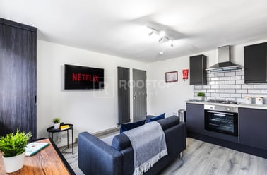 Queens Road, Hyde Park, Leeds - Image 2