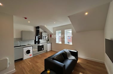 Royal Park Road, Hyde Park, Leeds - Image 2