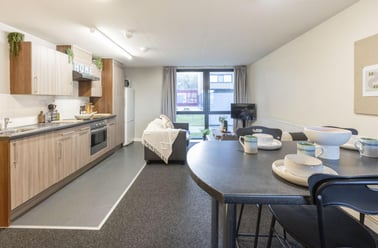 Premium Plus 5 Bed Ensuite, The Pinnacles, Broad Street, City Centre, Sheffield - Image 3