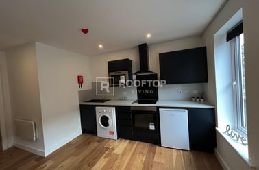 Royal Park Road, Hyde Park, Leeds - Image 3