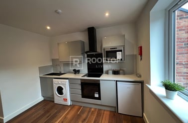 Royal Park Road, Hyde Park, Leeds - Image 2